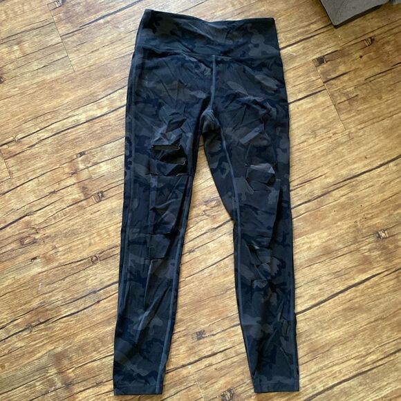 Size 4 Camo ZYIA LuxeSlash Leggings - Picture 2 of 4